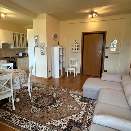 Lorenzini דירה *